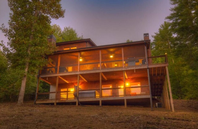 Mountain Laurel Hideaway- Pet Friendly | Screened Porch | Outdoor Fireplace