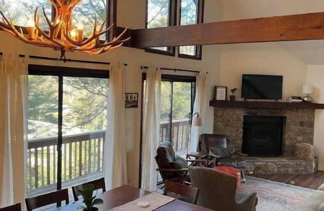 Mountain Lodge with Hot Tub and River Access, Between Boone & Banner Elk