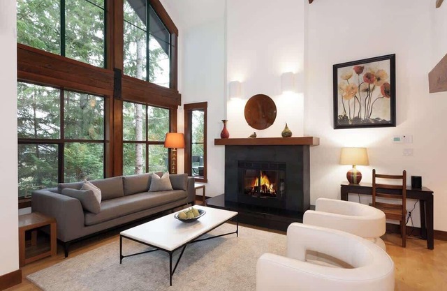 Mountain Retreat w/Hot Tub, Steam Room & Sauna