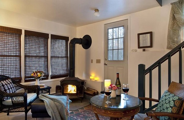 Mountain Stream Retreat: rustic elegance, decks overlooking stream, wood stove!