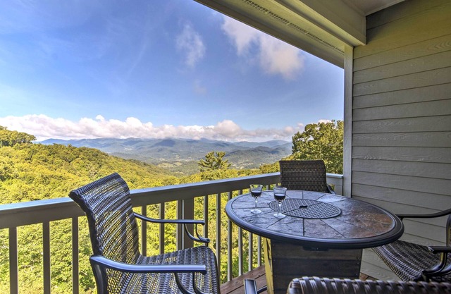Mountain-View Blue Ridge Condo: 36 Mi to Asheville