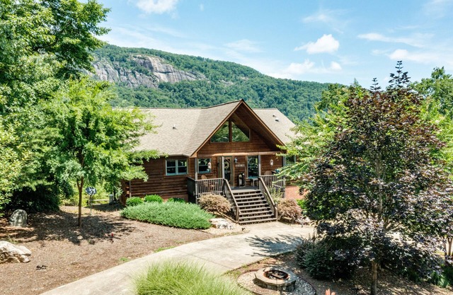 Mountain-View Cabin - Chimney Rock & Lake Lure - Hot Tub, Pool Table, Sleeps 10