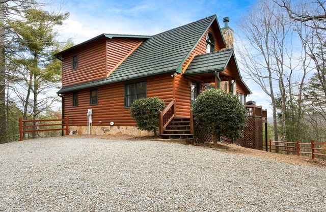 Mountain View Getaway-Hot Tub, Fire Pit, Game Room, Minutes from Blue Ridge, GA