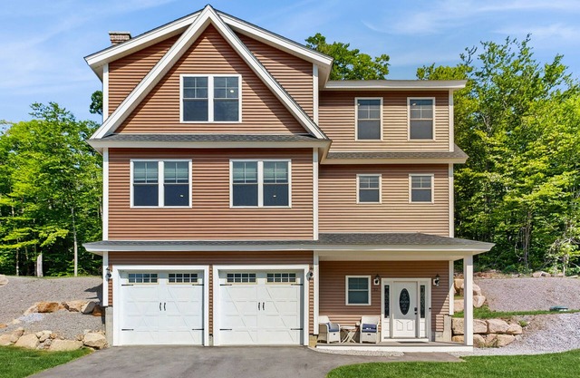 Mountain view home centrally located: All season outdoor entertainment