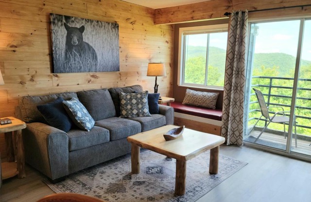Mountain Villa Magnificent Views - 2 Pools, Fireplace & Hot Tub