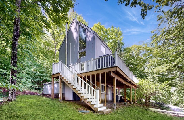 Mountainside dog friendly home w/spectacular views: rec center amenities & A/C