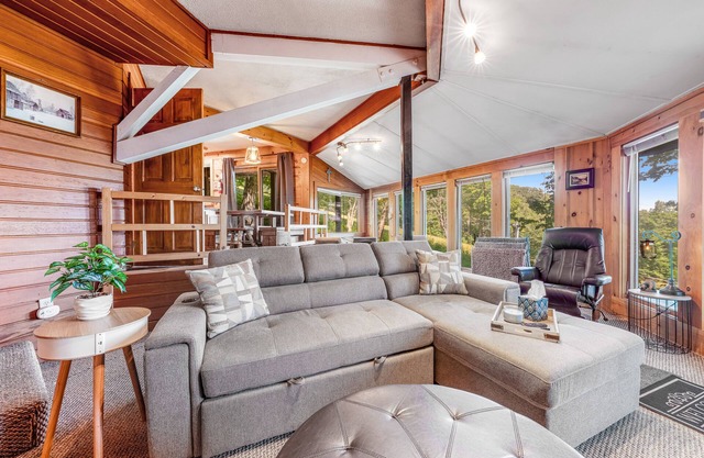 Mountainside house with ski slope access and gas fireplace