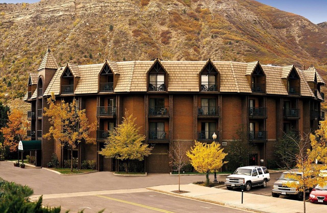 MountainSide Resort near Zip Lining and Museums