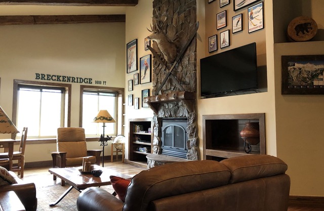 MountainTown Chalet - nLocation, Location, Location