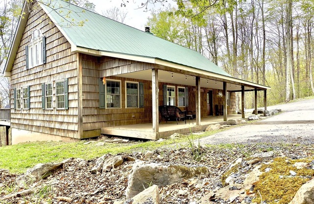 MS106-Equisitely Private! Dolly Sods Access! Hot Tub! Pets Ok!