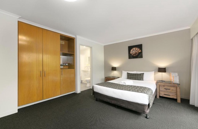 Mt Ommaney Hotel Apartments
