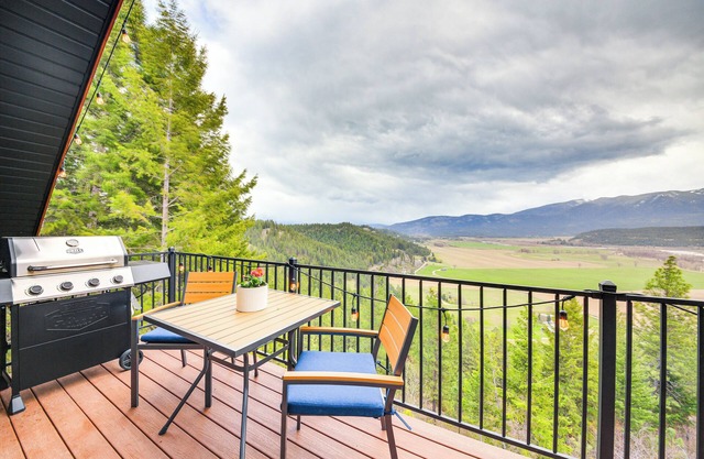 Mtn & River-View Gem w/Balcony in Bonners Ferry