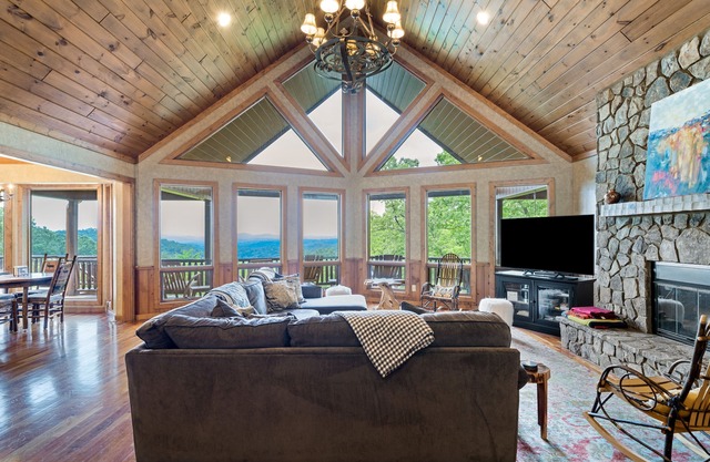 Mtn-view 2-story cabin with fireplaces, hot tub, foosball, grill, decks, wet bar