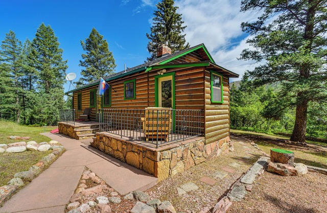 Mtn-View Cascade Cabin Near Garden of the Gods!