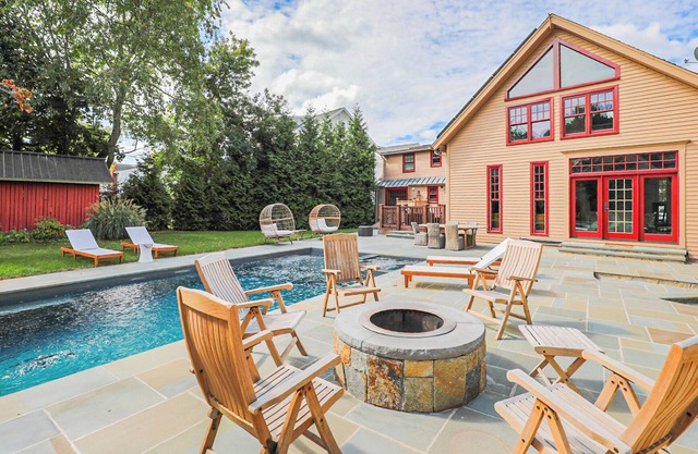 Multi Family Saltwater Pool Retreat - 6 bedroom chateau in Fairfield nature!