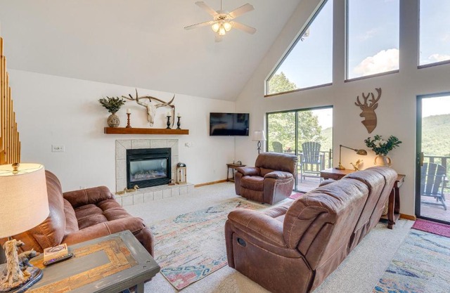 Murphy Cabin with Deck and Sweeping Mountain Views!
