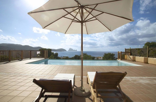 My Rental Homes - Villa Vega overlooking the sea with a private swimming pool