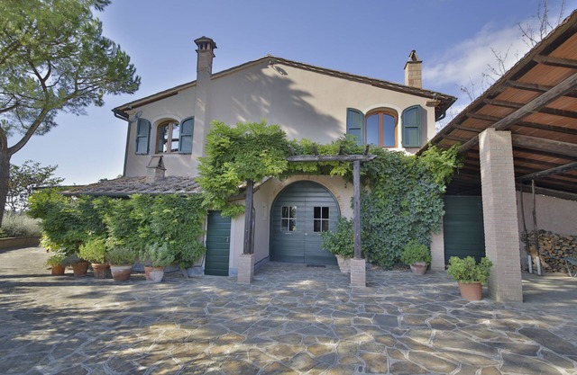 MY TUSCANY VILLA: Absolute privacy, between pine and olive trees