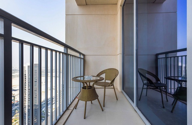 MyDuomo: 1BR on high floor, with park & water views