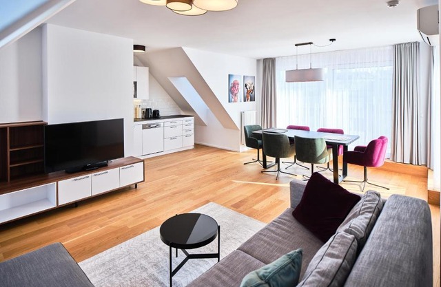 MyFavorit Apartments - Spacious Apartments next to Puplic Transport U1 direct connection to Citycenter