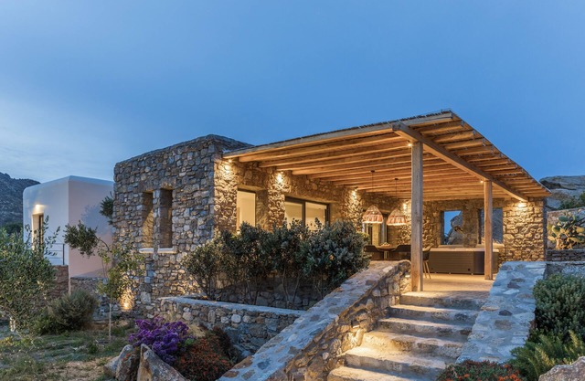 Mykonos Cottage 3 Bedroom Villa with Jacuzzi
