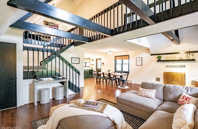 Mystic Mama - 72 Piper LanennThe Lost Hangar - Outdoor Community pool, Wrap-Around Deck w/Hot Tub, Views!