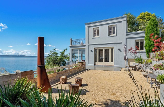 n'Hakari' is a light filled, waterfront, spacious and serene home.nnnnn
