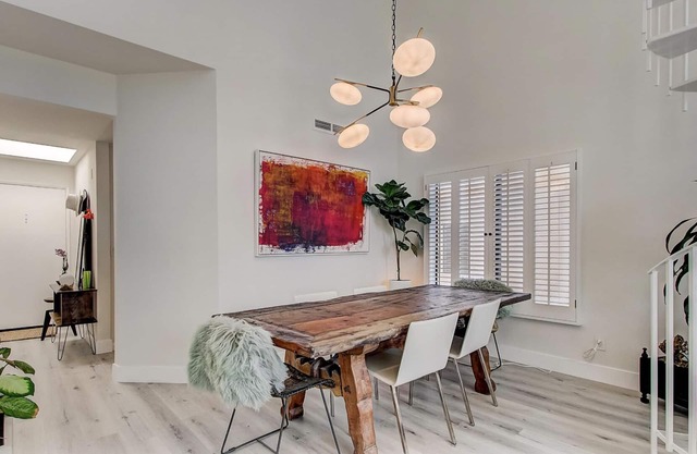 n"Your Ideal Coastal Retreat! Walking Distance to Everything You Need!