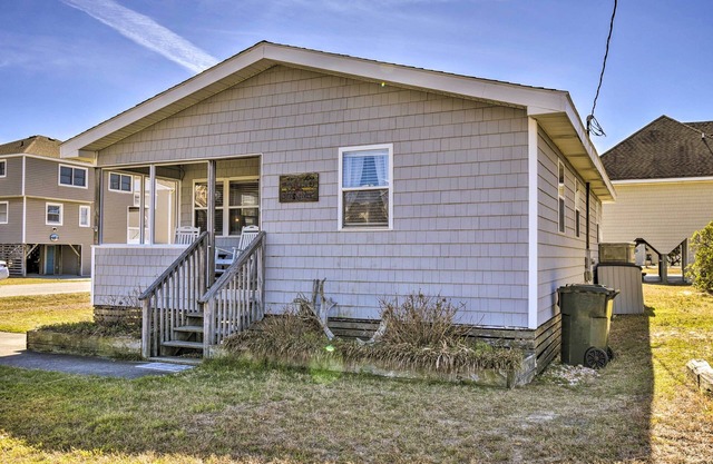 Nags Head Cottage: Screened Porch, Walk to Beach!