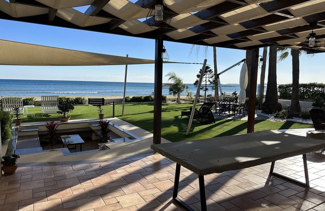 Nala Beachfront Villa with jacuzzi, 5 bedrooms