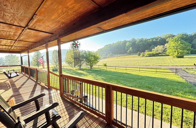 Nanny's Homestead - A Peaceful, Pet Friendly, Countryside Retreat!