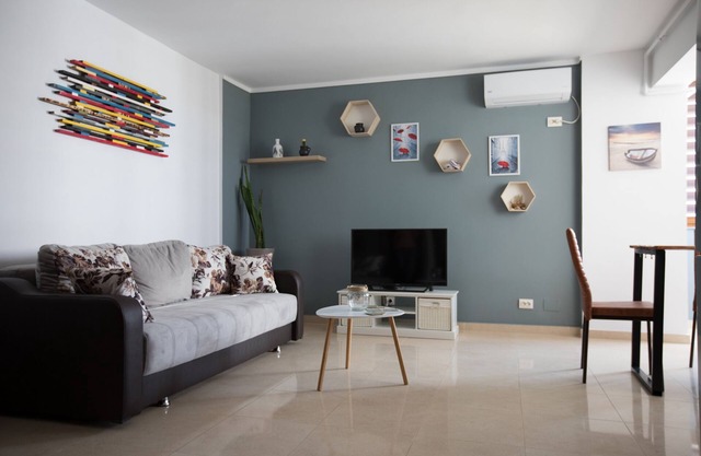 Natasha Apartment 100m from the beach