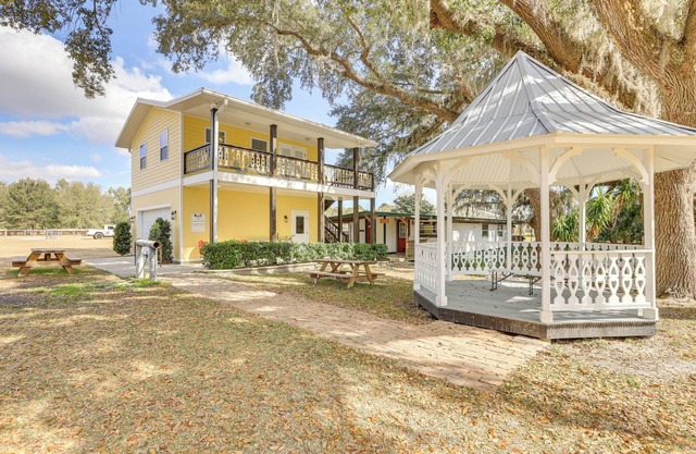 Nature Coast Hideaway w/Deck on 5 Acres