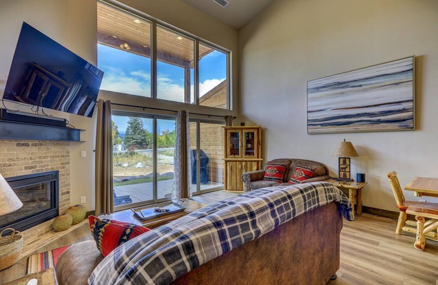 Nature Lover's Dream! Reduced Rates!