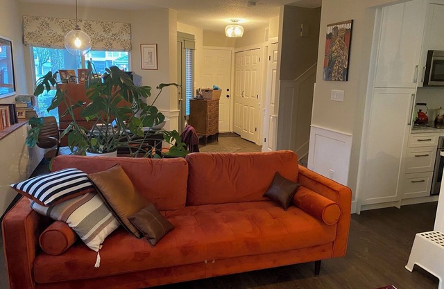 Nature retreat: beach and ski. Luxury large Master bedroom w/private en-suite.