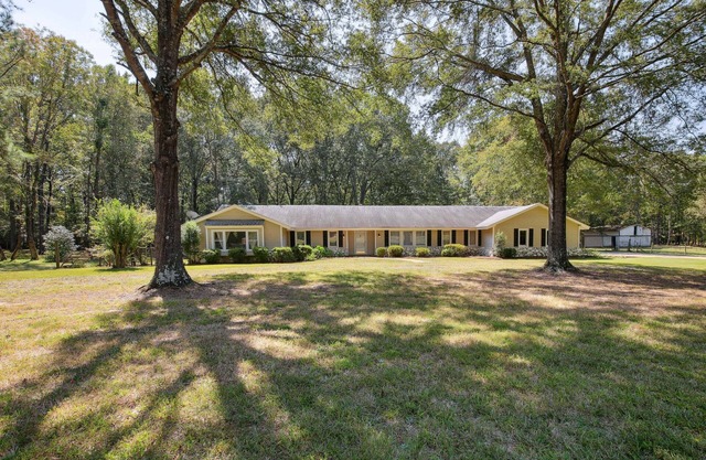 Nature’s Care: Home w/Pond, 16 Mi to Memphis!