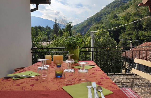Natursteinhaus mit Panorama-dachterrasse