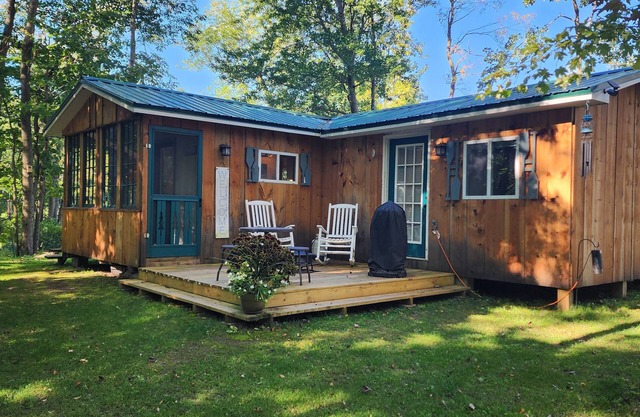 Nauti river cabin on Deer river Brasher with A/C and wifi