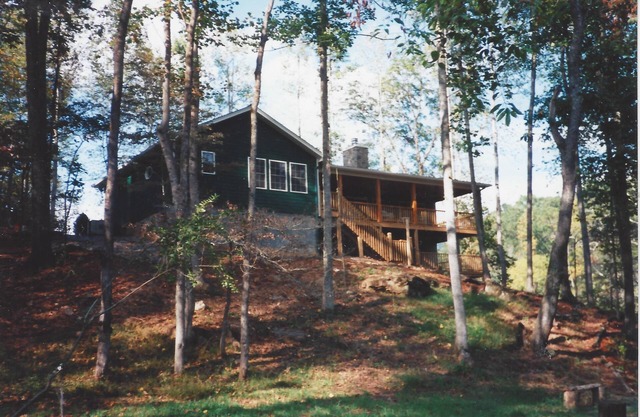 NC Cabin Creekside: Stunning Creek Views, Sleeps 7 —5 Stars