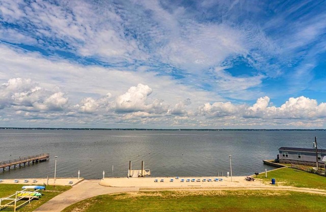 NC Crystal Coast Relaxation & Fun at the Ocean, Sound, & Pool Nautical Club 509