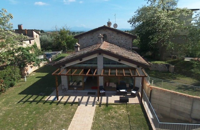 Newly renovated house surrounded by Chianti 9 km from Siena