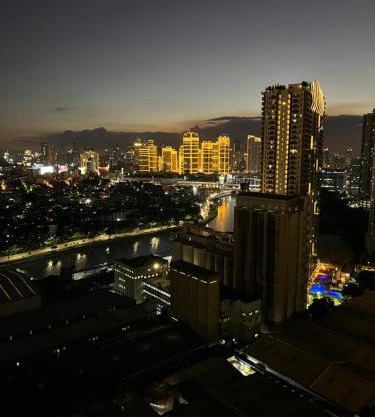 Near Bgc 1Br Wi-Fi Netflix balcony skyline