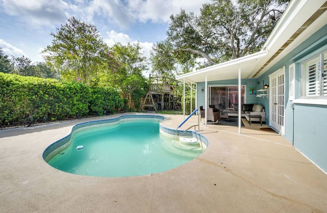Near Busch Gardens: Sunny Florida Retreat w/Pool!