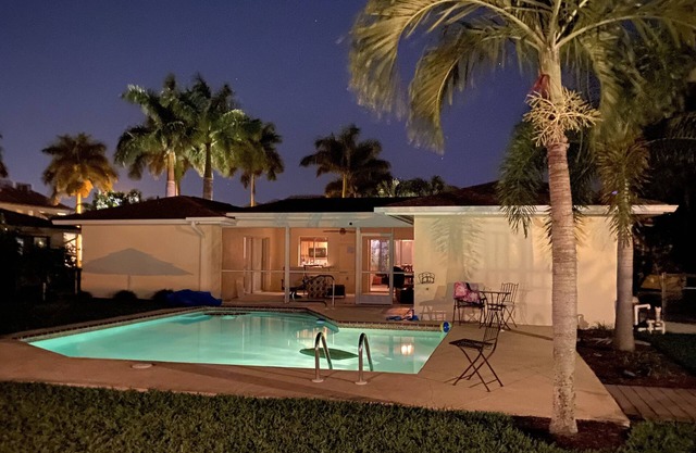 Near Downtown Naples Canal front with 16,000 Lb boat lift, heated pool. Sleeps10