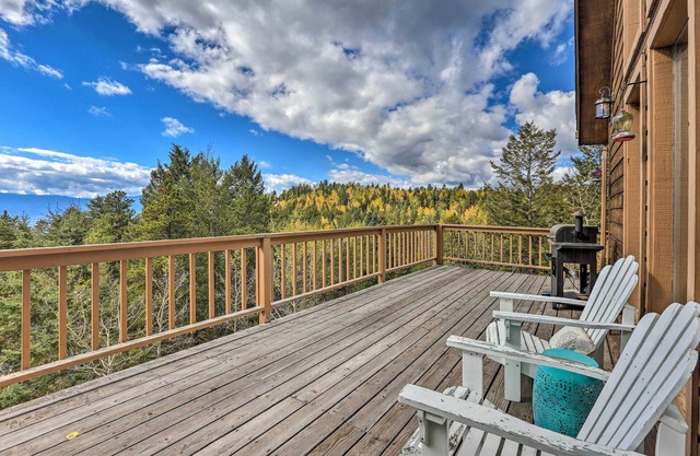 Near Hiking: Mtn-View Conifer Cabin w/2 Decks
