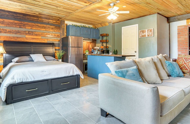 Near Historic Battlefield Trail: Studio w/Patio!