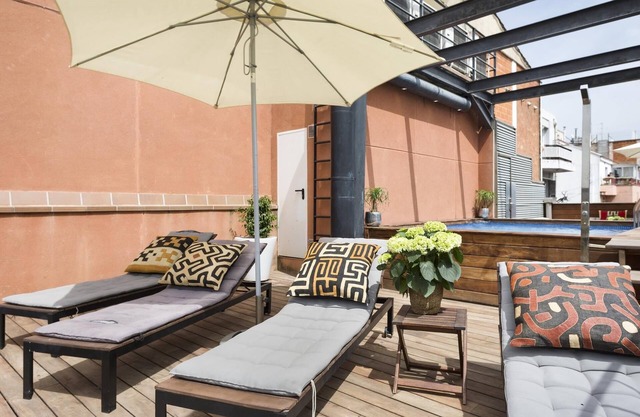 Near La Catedral del Mar - 3 rooms for 8 people with pool