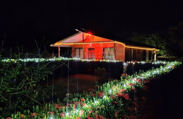 Near La Fortuna, Cabin with Volcano View