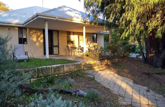 Near the beach, estuary, walks and golf course. Pet friendly