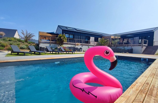 Near the sea - Gîte Kerzoé sleeps 4 - private pool and spa